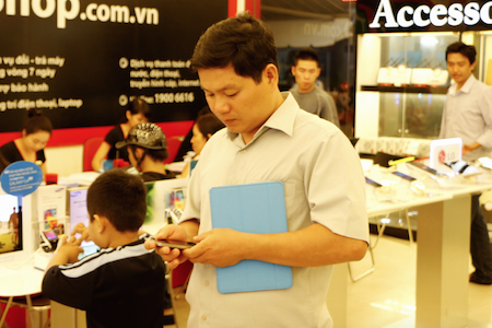 Smartphone cao cấp sẽ khởi sắc với loạt sản phẩm đình đám ra mắt - 1 Những sản phẩm tầm trung luôn thu hút khách trải nghiệm