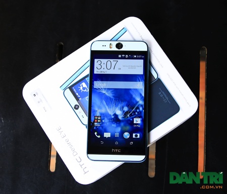 Top 10 smartphone cao cấp đáng chú ý trong năm 2014 tại Việt Nam - 8 Đập hộp Desire Eye chính hãng tại Việt Nam
