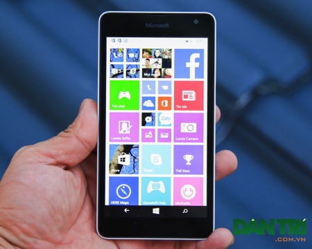 Đập hộp Microsoft Lumia 535 chính hãng tại Việt Nam - 9 Lumia 535 chạy trên nền tảng Windows Phone 8.1 với bản cập nhật Lumia Denim