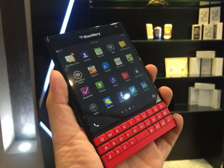 Đập hộp Blackberry Passport màu đỏ đầu tiên tại Việt Nam - 11 Máy khởi chạy hệ điều hành BlackBerry 10.3 mới nhất