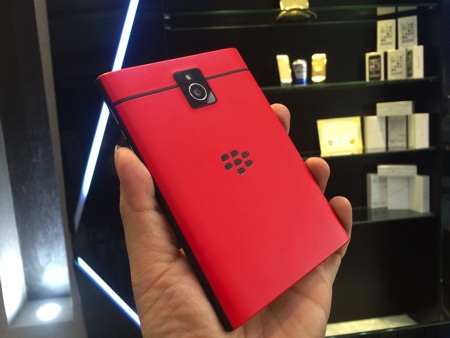 Top 10 smartphone cao cấp đáng chú ý trong năm 2014 tại Việt Nam - 9 Trông rất đẹp mắt và nổi bật