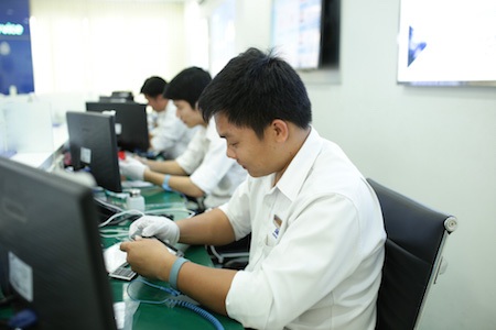 Công nghệ nâng tầm tiêu chuẩn dịch vụ chăm sóc khách hàng - 2 Toàn cảnh làm việc của các nhân viên tại Trung tâm Chăm sóc Khách hàng của Samsung