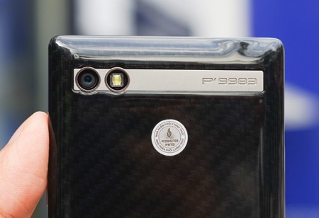  Camera chính 8 MP hỗ trợ đèn flash trợ sáng