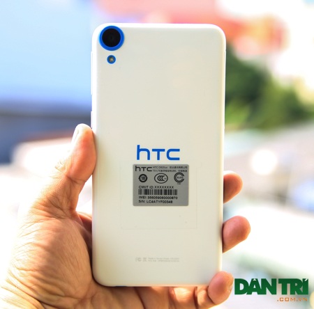 Trên tay HTC Desire 820S tại Việt Nam - 2 HTC tiếp tục sử dụng lớp vỏ polycarbonat, cho cảm giác cầm nắm chắc chắn