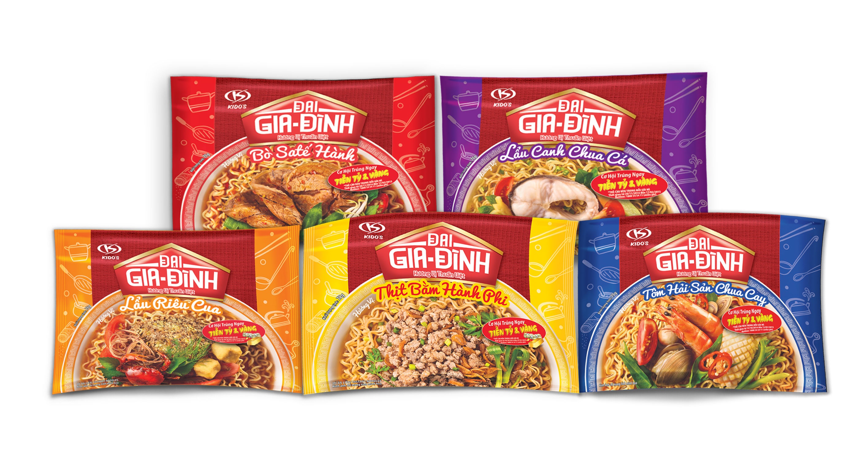 Mì Đại Gia Đình: Kinh Đô đồng hành cùng công nhân mùa cận Tết - 2 Công nhân chọn mua mì Đại Gia Đình trong cửa hàng