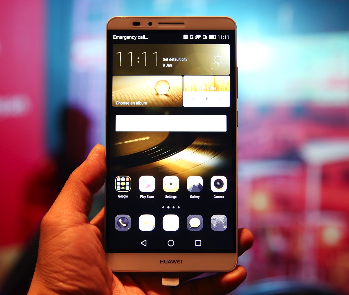 Huawei mang phablet hàng đầu của hãng về Việt Nam - 4 Máy trang bị màn hình IPS kích thước 6 inch, độ phân giải