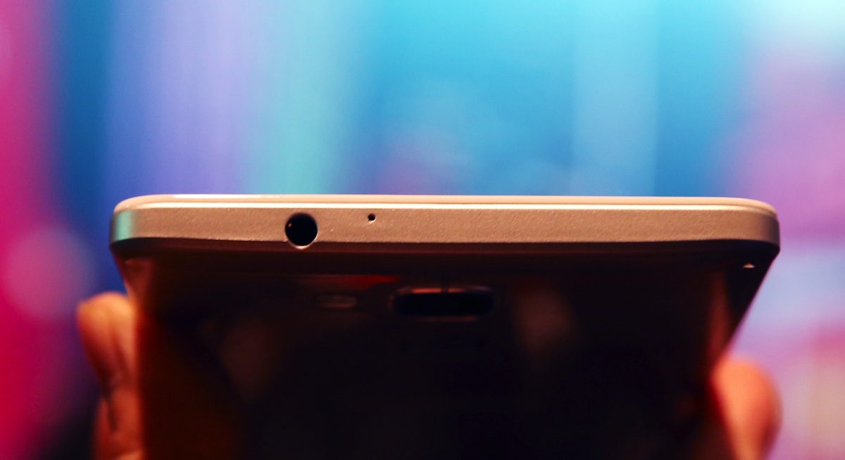 Huawei mang phablet hàng đầu của hãng về Việt Nam - 8 Máy có độ mỏng 7,9mm