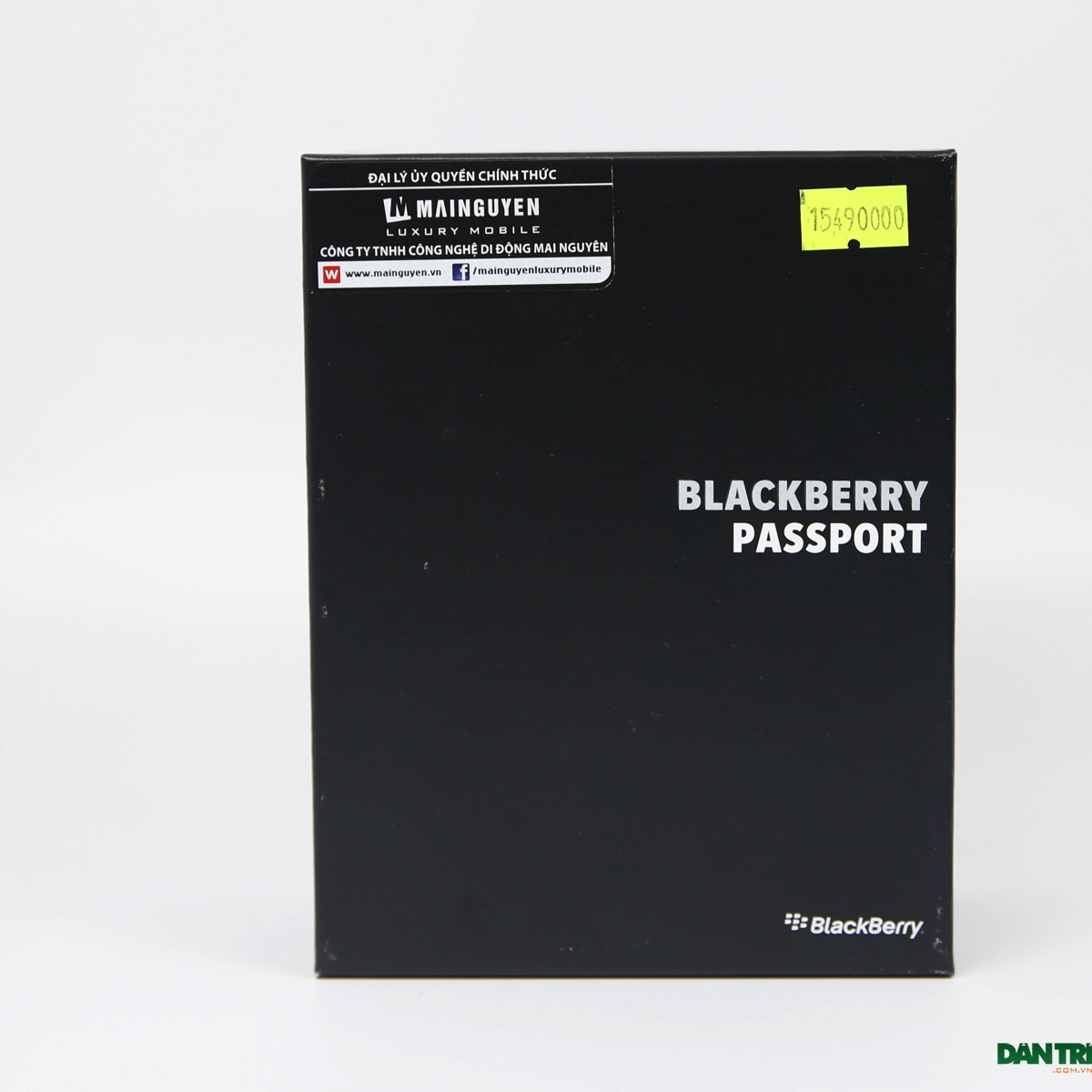 Đập hộp Blackberry Passport phiên bản màu trắng chính hãng tại Việt Nam - 1 Hộp đựng Blackberry Passport phiên bản màu trắng