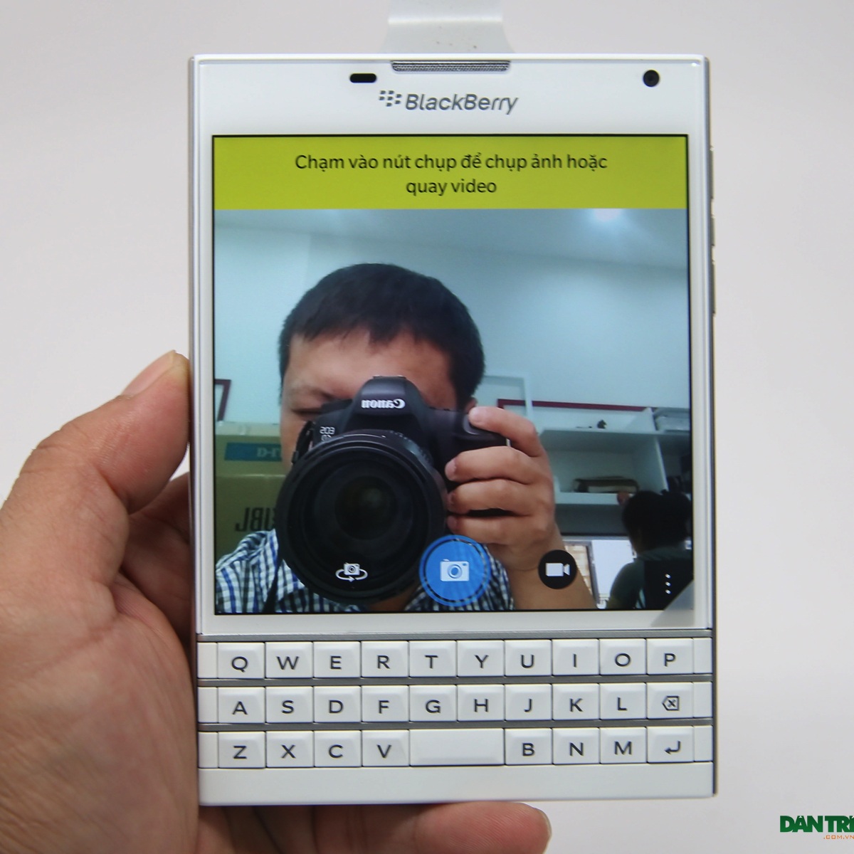 Đập hộp Blackberry Passport phiên bản màu trắng chính hãng tại Việt Nam - 22 Thử nghiệm chụp ảnh ở camera phụ 2.0 MP.