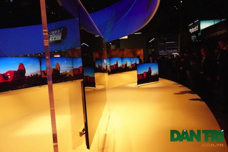 Sony trình diễn TV 4K mỏng nhất thế giới, mỏng hơn iPhone - 1 Mẫu TV này thậm chí còn mỏng hơn cả dòng điện thoại Xperia Z của hãng và mỏng hơn cả iPhone.