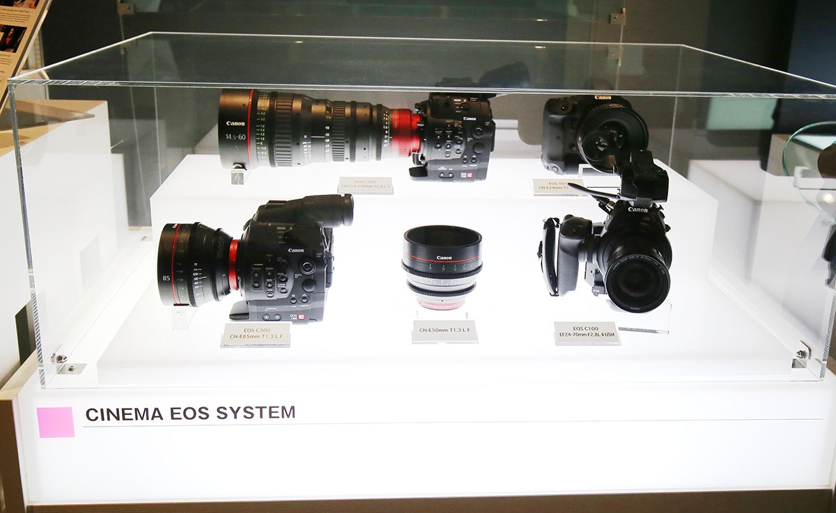 Cận cảnh máy quay EOS C series