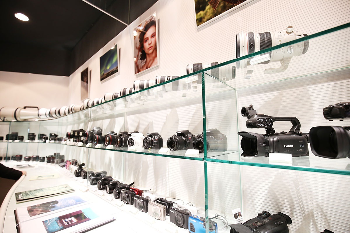 Phía dưới là máy ảnh kỹ thuật số