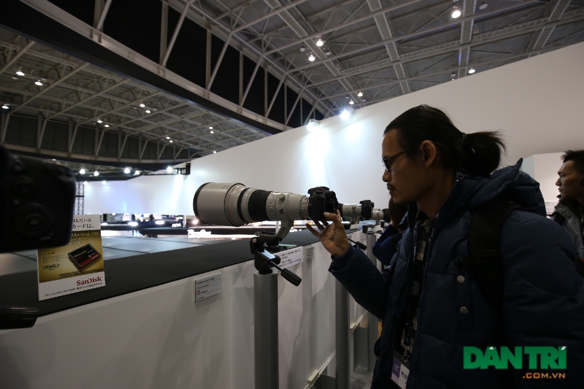 Canon phô trương sức mạnh qua loạt sản phẩm khủng tại CP+ 2015 - 22 Cùng với loạt ống kính khủng của Canon