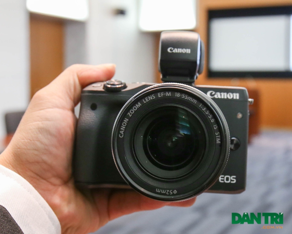 Cận cảnh máy ảnh không gương lật Canon EOS M3 mới nhất - 1 Đây là chiếc máy ảnh không gương lật thứ 3 của Canon