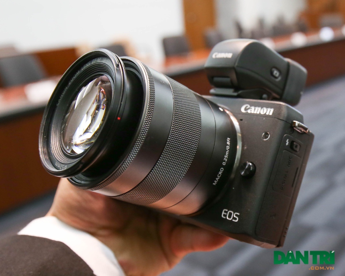Đây là chiếc máy ảnh không gương lật thứ 3 của Canon 