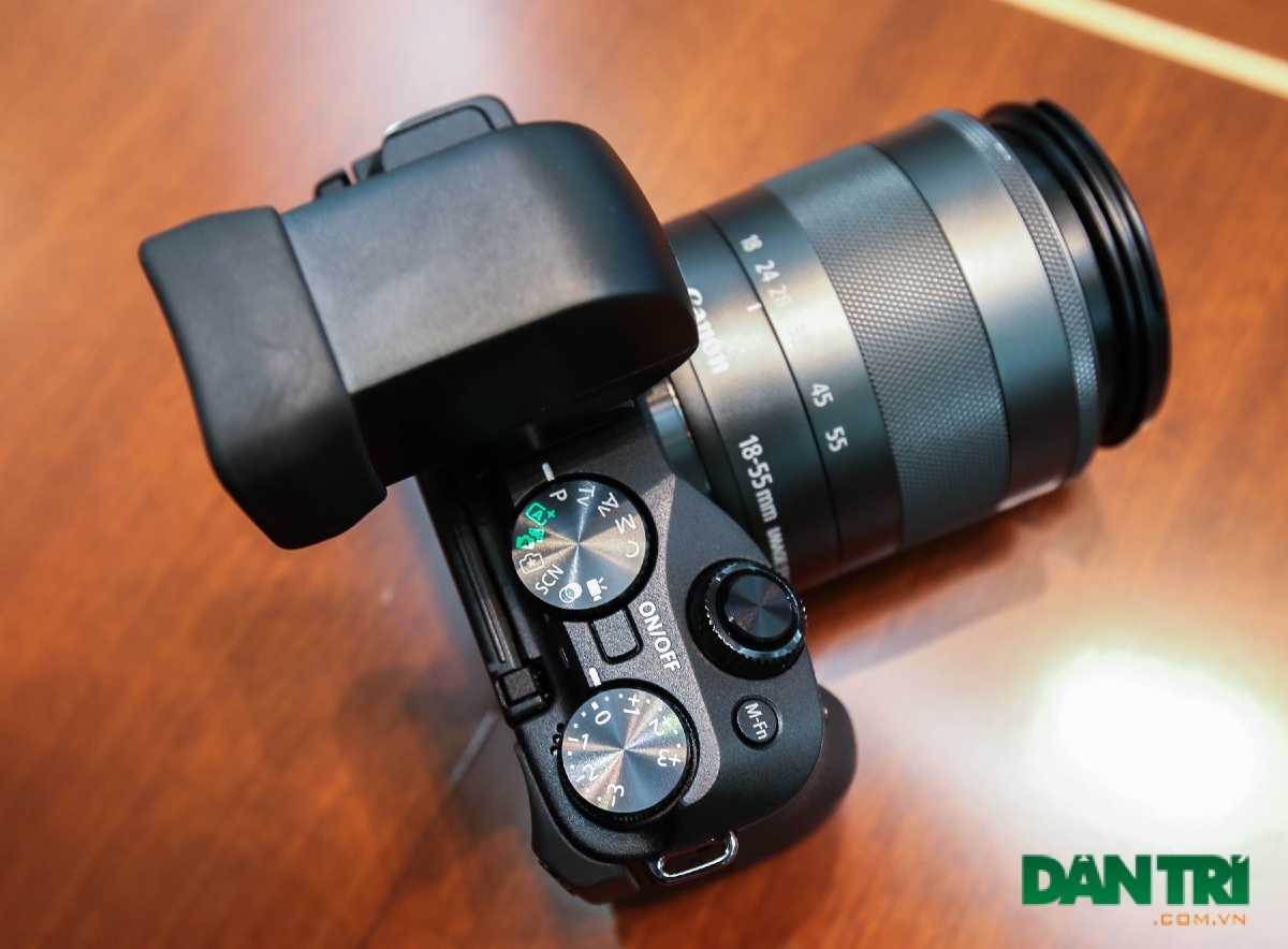 Cận cảnh máy ảnh không gương lật Canon EOS M3 mới nhất - 3 Đây là chiếc máy ảnh không gương lật thứ 3 của Canon