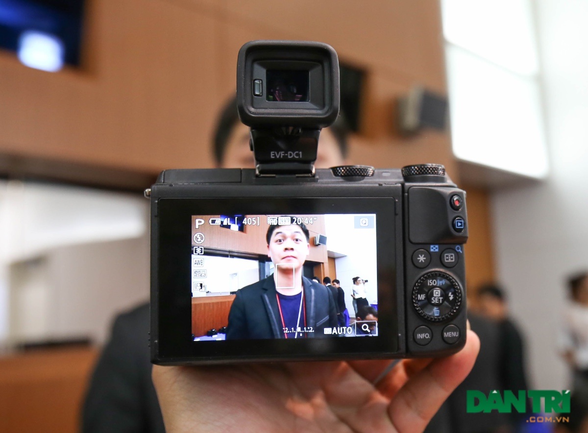 Cận cảnh máy ảnh không gương lật Canon EOS M3 mới nhất - 8 Mặt sau là các phím bấm điều hướng được bố trí thân thiện và đầy trực quan