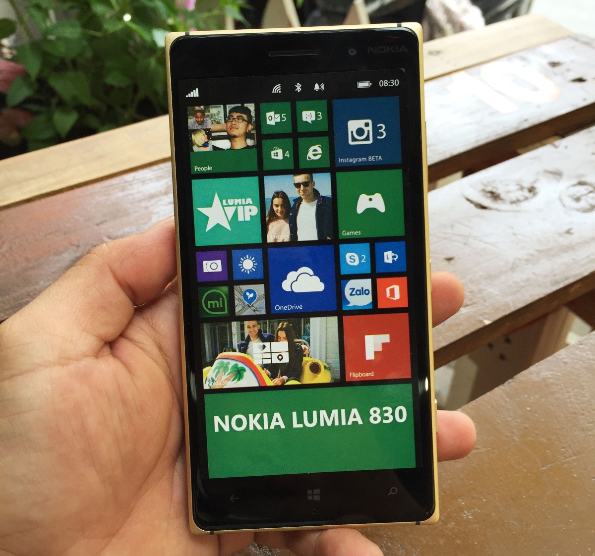 Cận cảnh Lumia 830 phiên bản đặc biệt tại Việt Nam - 6 Toàn bộ mặt trước của máy