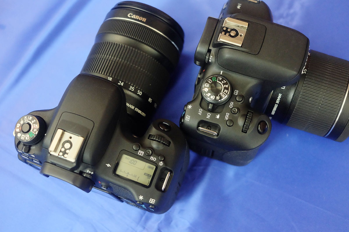 Đồng thời, EOS 760D có thêm màn hình phụ, trong khi EOS 750D không có màn hình này