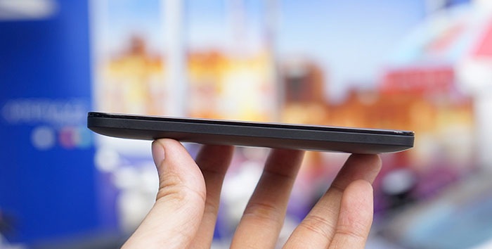 Zenfone C chính thức lên kệ thị trường Việt giá 2,39 triệu đồng - 12 Cạnh trái trơn