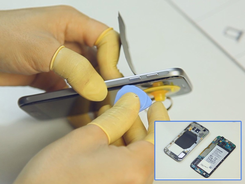 “Mổ xẻ” bên trong Samsung Galaxy S6 - 4 Sau khi đã tháo lớp vỏ kính ra, hãy dùng tua vít để tháo từng chiếc ốc một