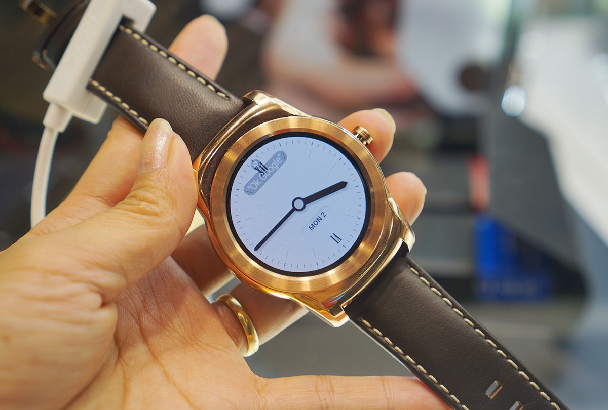 Cận cảnh đồng hồ thông minh LG Watch Urbane tại MWC 2015