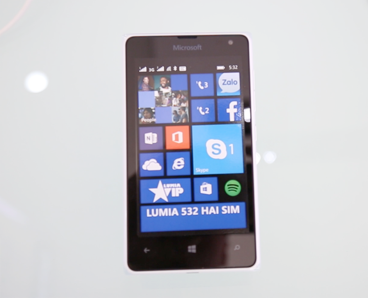 Loạt smartphone mới vừa lên kệ trong tháng 3/2015 - 1 Mặt trước với màn hình 4 inch đạt độ phân giải 800x480 pixel.