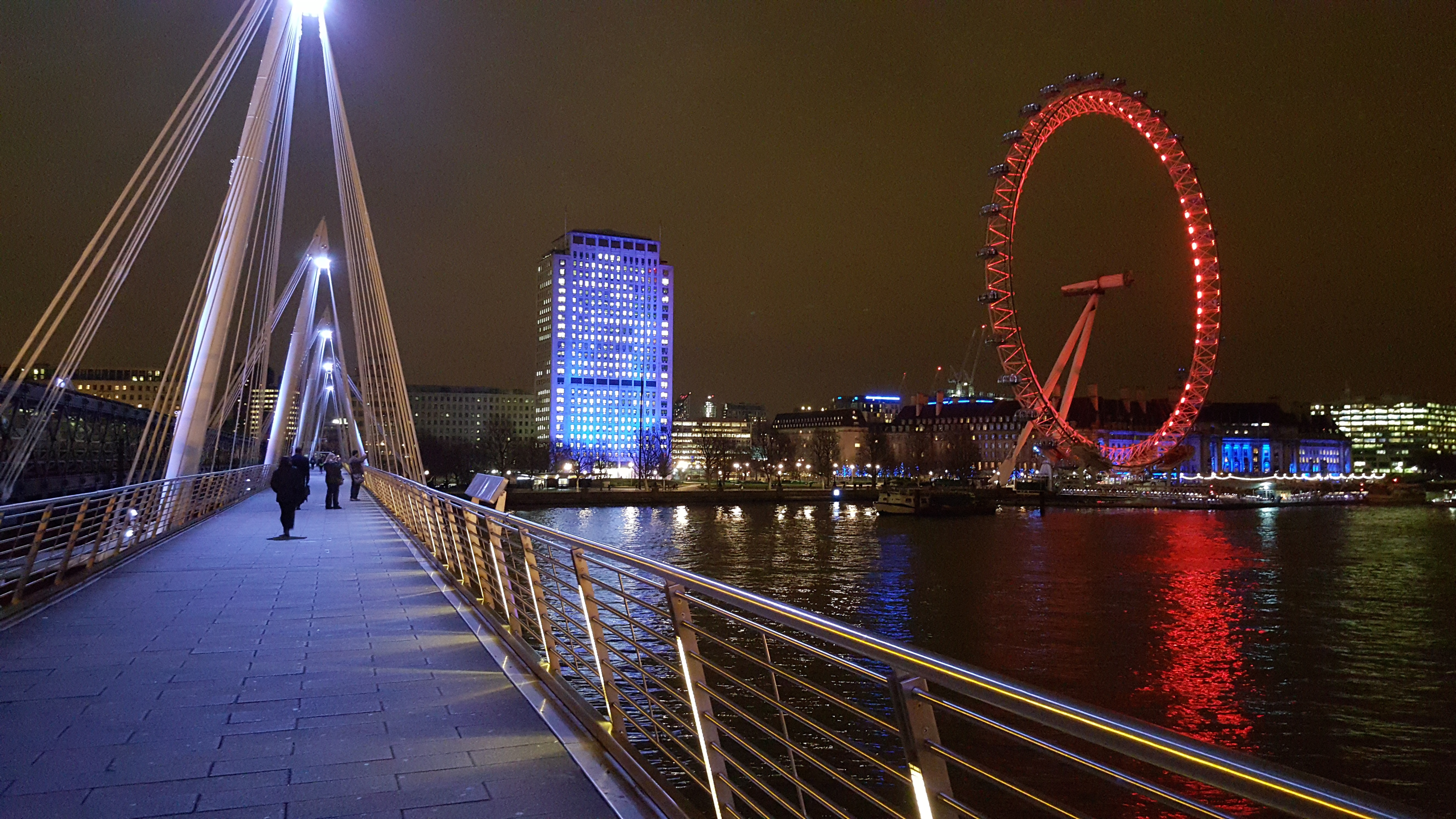 Cận cảnh chiếc camera “lồi” của Samsung Galaxy S6 - 7 Ảnh chụp ở camera phụ 5 MP