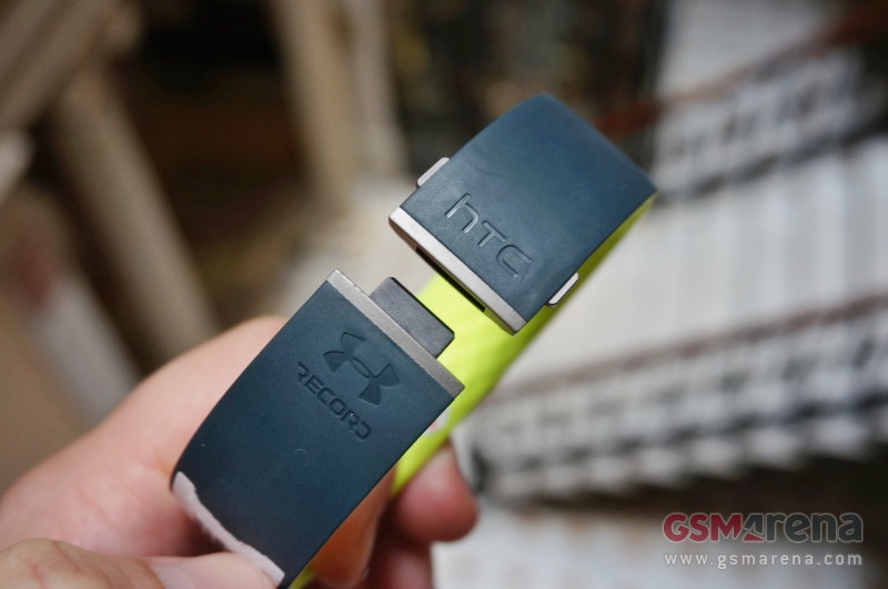 HTC tung thiết bị đeo tay và kính thưc tế ảo VR trước thềm MWC 2015 - 6 Khe nối của HTC Grip