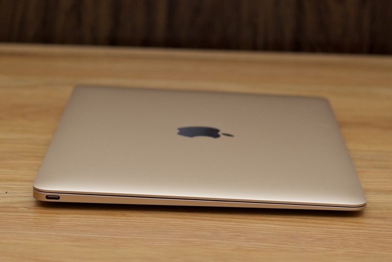 Macbook 12 inch màu vàng xách tay về Việt Nam giá 36 triệu đồng - 12 Cạnh trái là cổng sạc