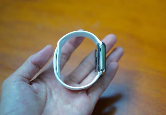 Cận cảnh chiếc Apple Watch đầu tiên có giá cao ngất ngưởng tại Việt Nam - 11 Phan Tuấn