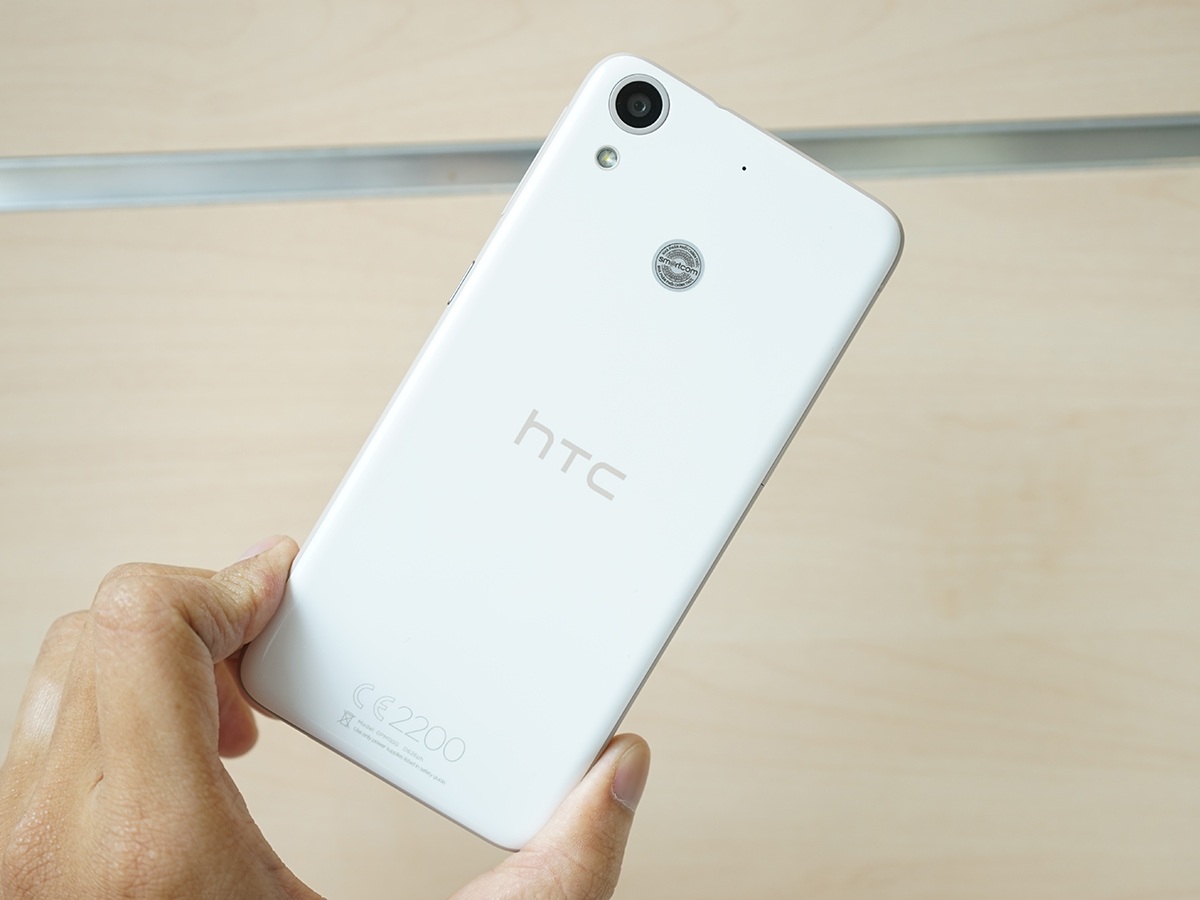 Mặt sau sử dụng chất liệu 