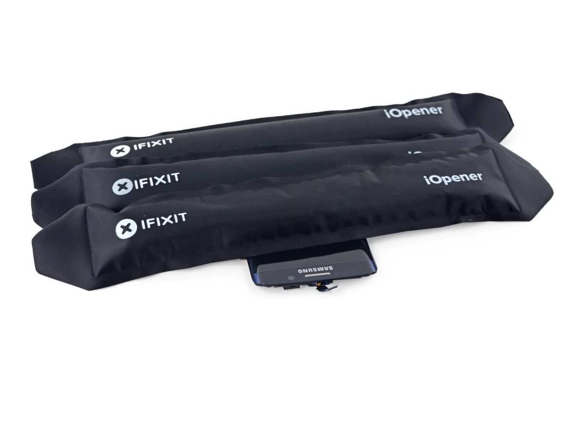 Đây là công đoạn phức tạp nhất, tháo màn hình cong