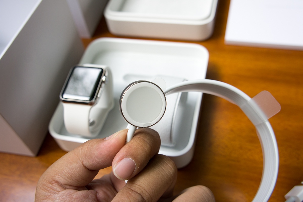 Cận cảnh chiếc Apple Watch đầu tiên có giá cao ngất ngưởng tại Việt Nam - 6 Phan Tuấn