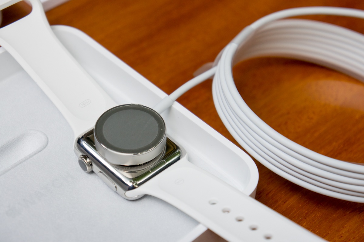 Cận cảnh chiếc Apple Watch đầu tiên có giá cao ngất ngưởng tại Việt Nam - 7 Phan Tuấn