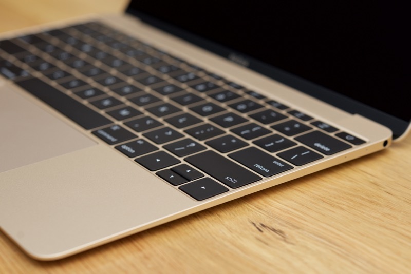 Macbook 12 inch màu vàng xách tay về Việt Nam giá 36 triệu đồng - 9 Cạnh phải là ngõ ra âm thanh