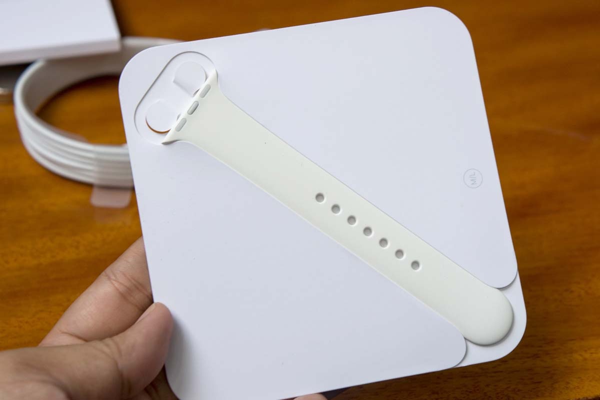 Cận cảnh chiếc Apple Watch đầu tiên có giá cao ngất ngưởng tại Việt Nam - 3 Phan Tuấn