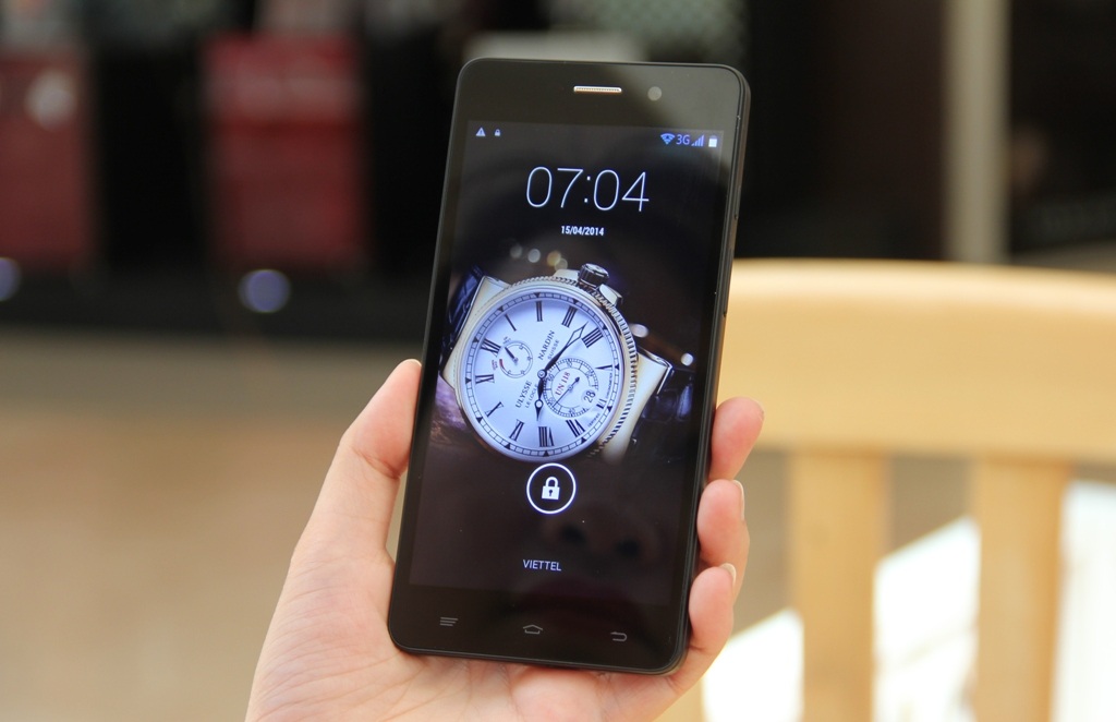 Chân cắm và mic được bố trí nhỏ gọn