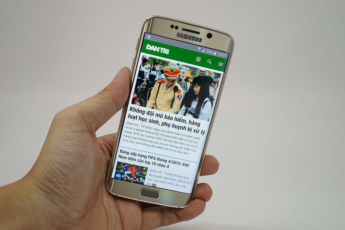 Galaxy S6 Edge màu vàng chính hãng tại Việt Nam