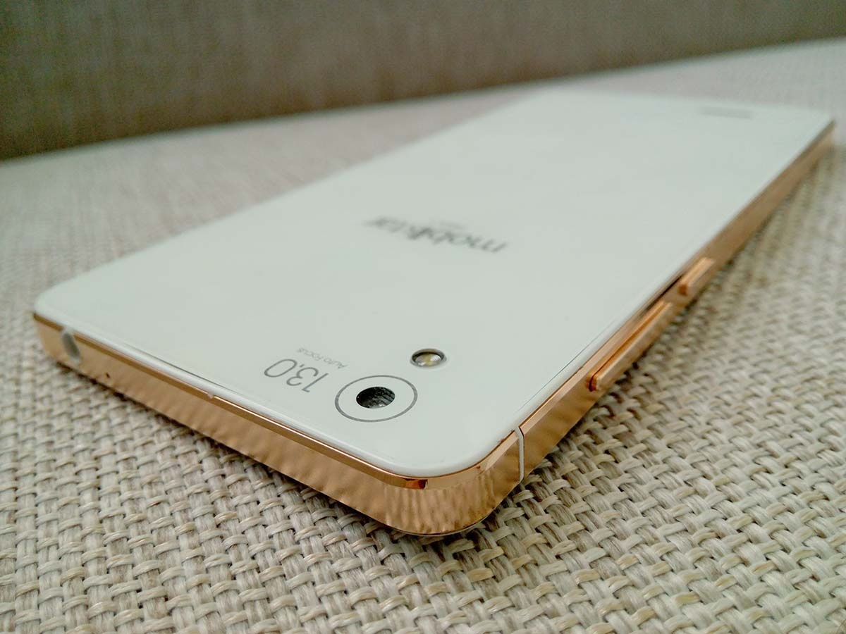 Mobiistar tung Prime X phiên bản vàng giá 7,99 triệu đồng - 2 Prime X phiên bản màu trắng mạ vàng hồng 18K