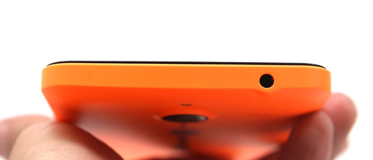  Phía trên là cổng ra âm thanh