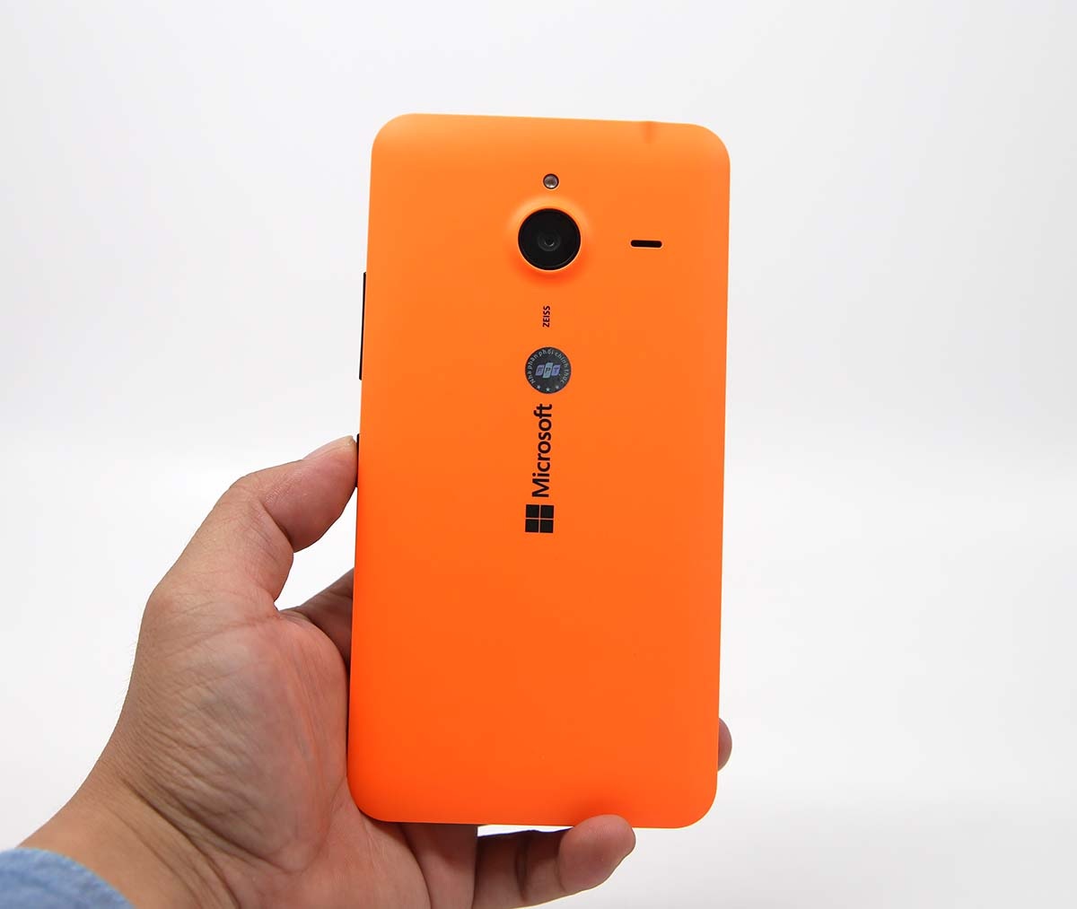  Phía trên là cổng ra âm thanh