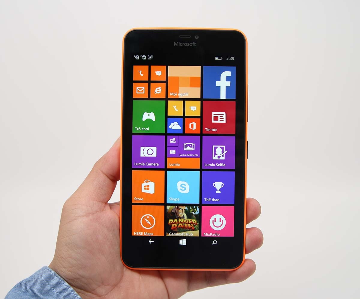 Lumia 640 XL chạy nền tảng Windows Phone 8.1