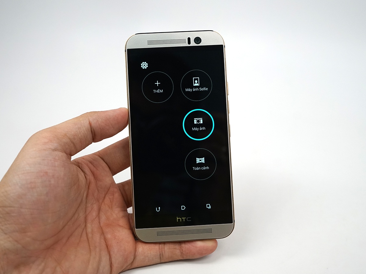 Đánh giá HTC One M9: bình cũ – rượu mới - 7 Camera trước theo công nghệ Ultrapixel.