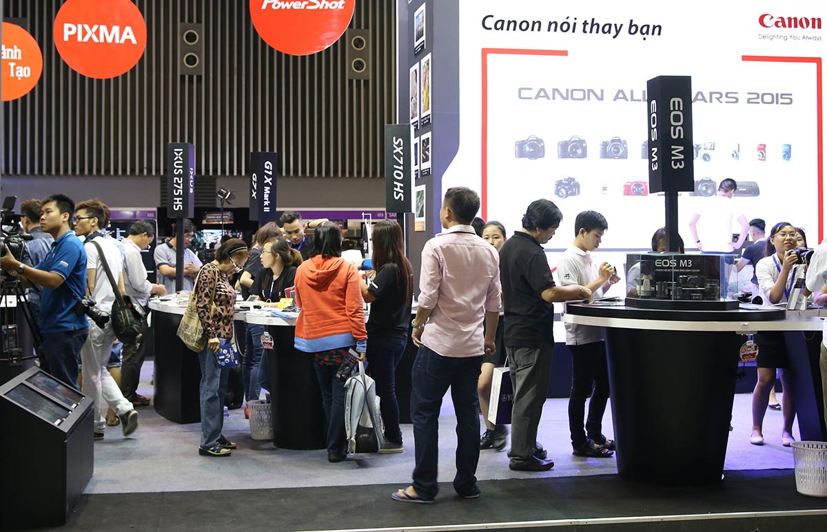 Ngày thứ 2 của triển lãm, lượng khách đã tăng lên đáng kể