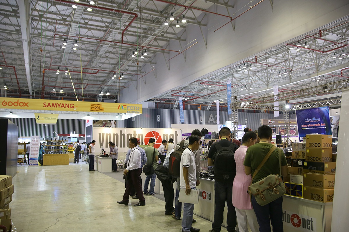 Thưa thớt khách tham quan, các gian hàng ít đi rất nhiều so với năm trước