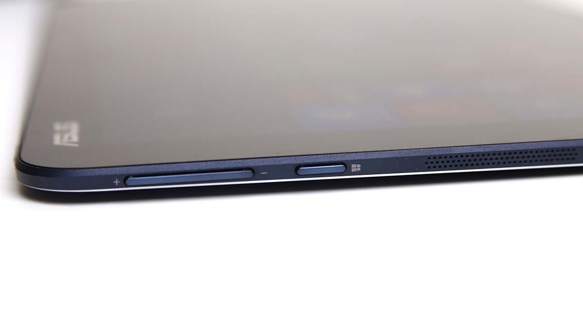 Ở cạnh phải là nơi đặt phím bấm âm lượng và Windows