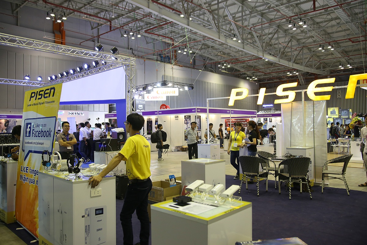 Gian hàng Canon có lượng khách ổn định và đông nhất tại triển lãm năm nay
