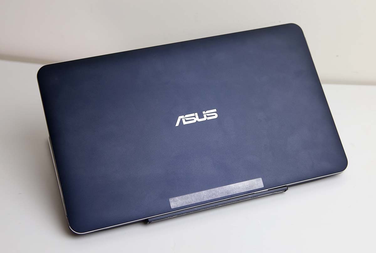 Khi gắn vào, Chi T300 trở thành chiếc laptop Windows 8.1