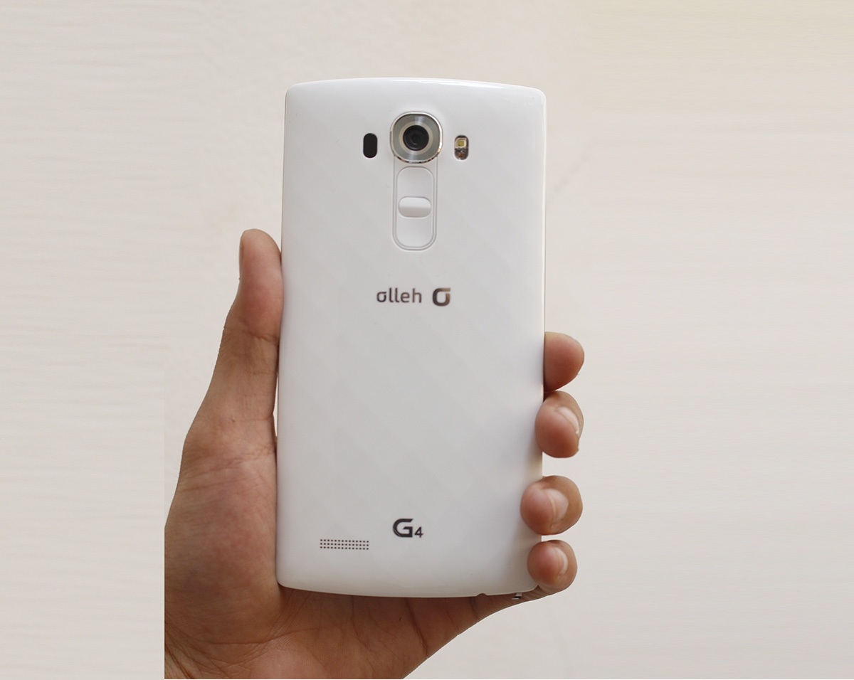 Mặt sau bằng nhựa Polycarbonat giả kim loại